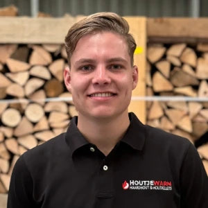 Daan, oprichter en eigenaar van HoutjeWarm